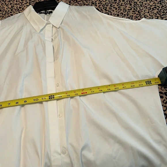 NWOT Donna Karan Cold Shoulder Crisp White Button Down Shirt - Picture 6 of 11